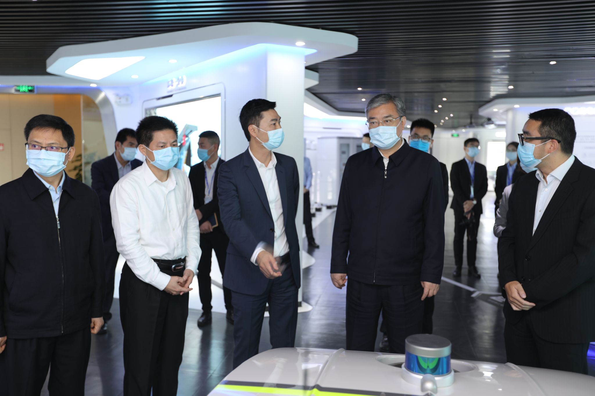 拉萨市委书记鲁毅调研金沙检测线路js69环境，激励企业再接再严创新高